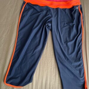 Xersion Performance Fitted Women Capri 2X navy blue w/ coral strip